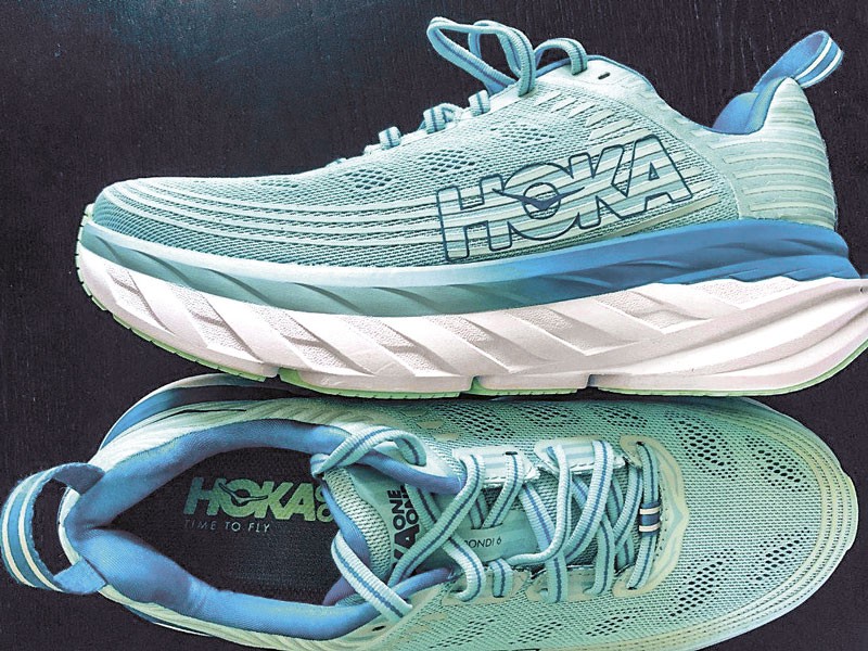 HOKA, de origen francés, con sede en California/USA, es una de las marcas de mayor crecimiento de los últimos años.