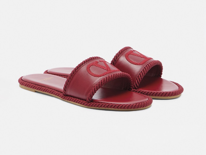 CHANCLAS FAJAS ARTESANALAES MUJER TENDENCIA CALZADO MARROQUINERIA BOLSOS CARTERAS PRIMAVERA VERANO 2026 SERMA 158P01166520.jpg Tiras y hebillas estructuran capelladas para sandalias