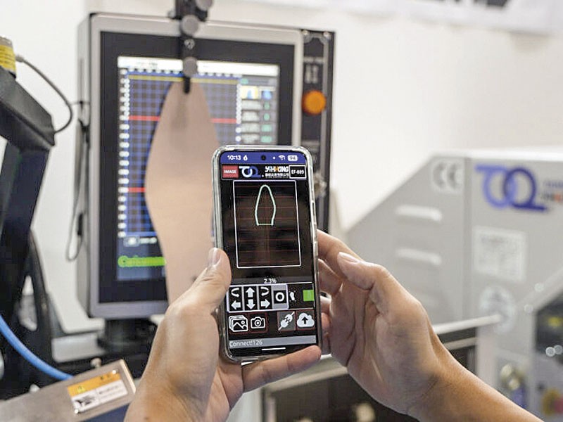 Shoe-assembly equipment controlled directly from a smartphone. SIMAC TANNING TECH. A global leader in technology for the industry