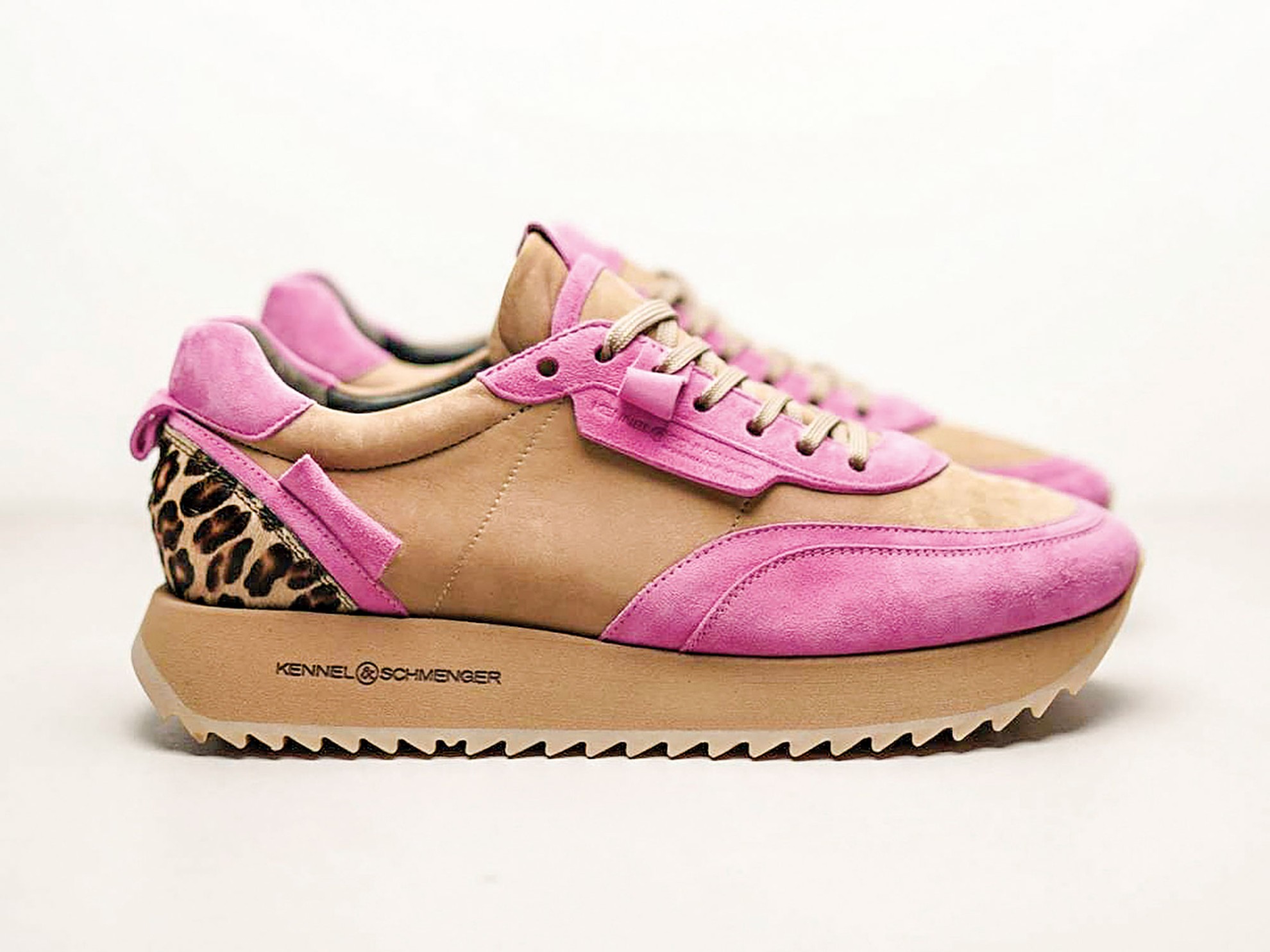 Sneakers clásicas: Funcionalidad, diseño y confort