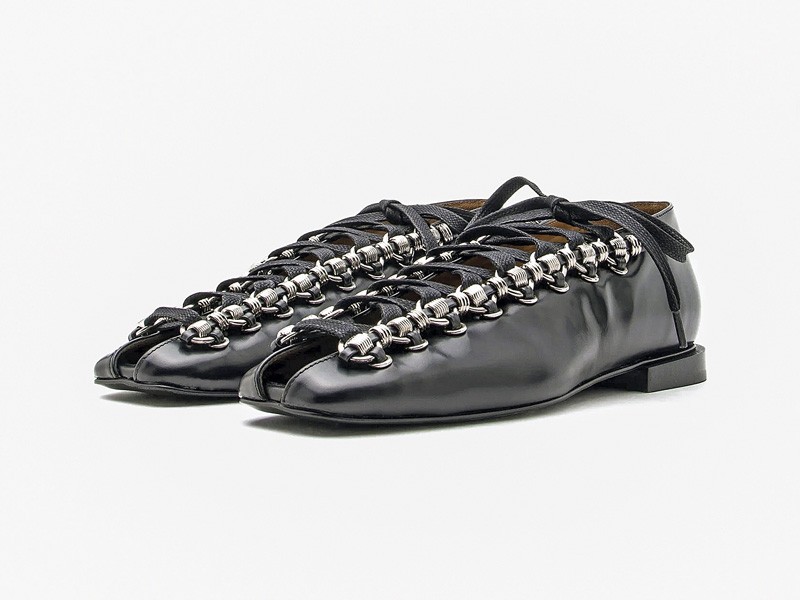 ACORDONADOS MUJER CALZADO TENDENCIA PRIMAVERA VERNAO 2026 2027 SERMA 15707bd7e841d6c4dd1a34b2d9de449b100.jpg Women’s lace-ups combine openwork, toes and laces