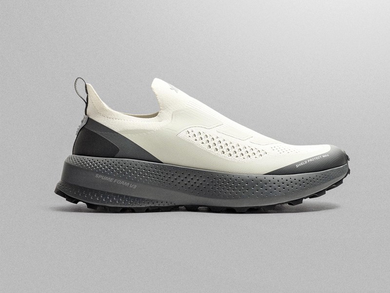 12319620802-e1.jpg Urban chunky sneakers with high-volume soles and sport aesthetics