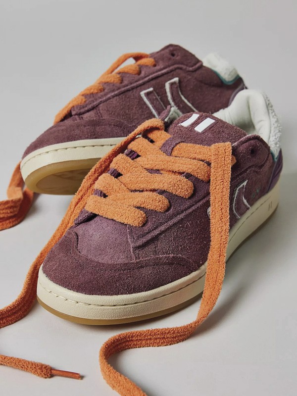 SNEAKERS RETRO FUTSAL MUJER TENDENCIA OTOÑO INVIERNO 2026 CALZADO SERMA156 100906627_061_b2-(1).jpg Skate footwear with vulcanized soles and low profiles