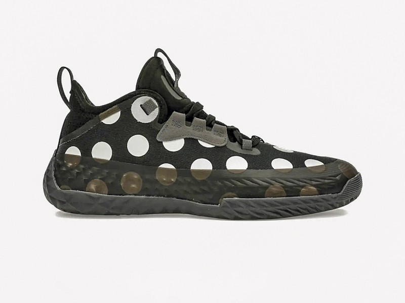 ESTAMPA DE ALUNARES LUNARES POLKA DOTS MUJER TENDENCIA CALZADO MARROQUINERIA BOLSOS CARTERAS PRIMAVERA VERANO 2026 SERMA 15821686757_61148463_1000.jpg Two-tone contrasts define polka-dot footwear and bags