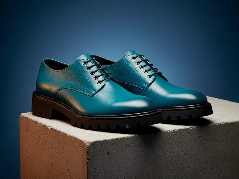 TEAL BLUE. The fashion color for next winter?