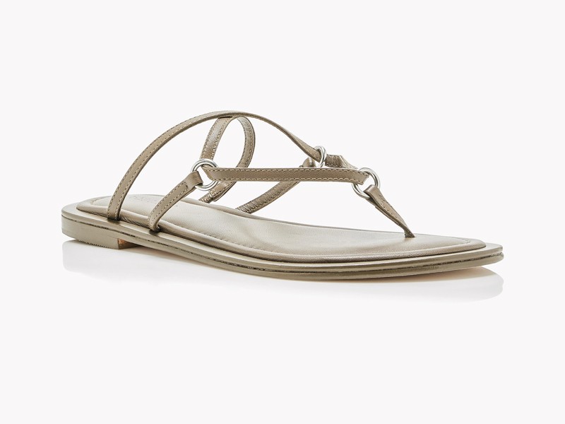 OJOTAS MUJER TENDENCIA CALZADO MARROQUINERIA BOLSOS CARTERAS PRIMAVERA VERANO 2026 SERMA 158a-emery-brown-nanaka-sandal.jpg Strap routes diversify women’s flip-flops