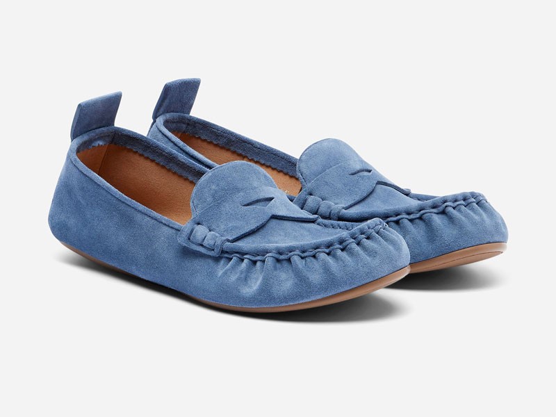 MOCASINES FRUNCIDO TENDENCIA PRIMAVERA VERANO 2026 2026 SERMA 157FOTO-4.jpg ¿Cuál es el origen de la costura fruncida en los mocasines?