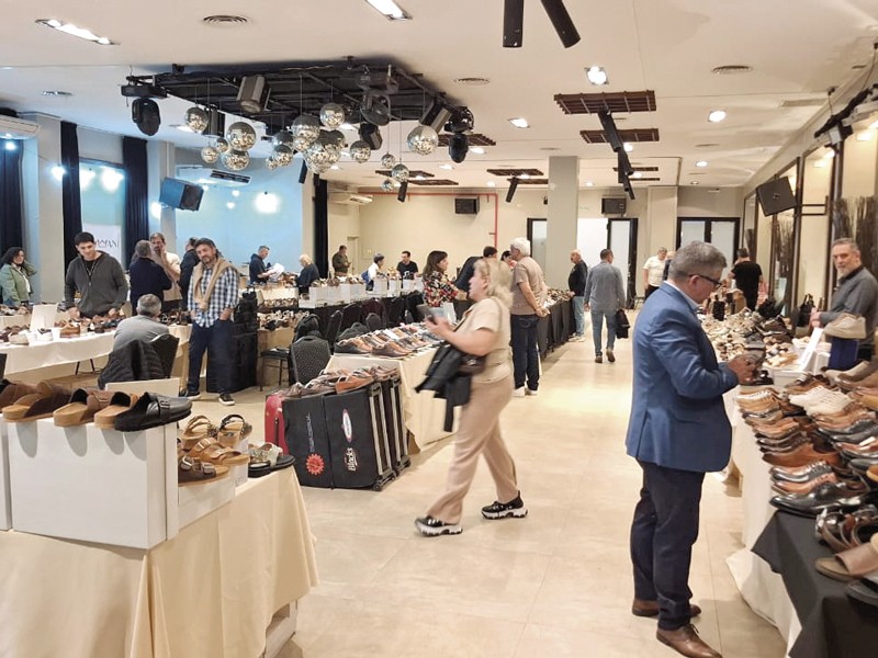 Compradores de la zona centro y noroeste del país visitaron la muestra de fabricantes argentinos.