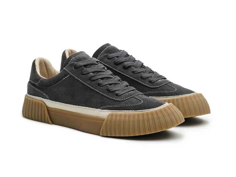 Classic sneakers: nostalgic minimalism