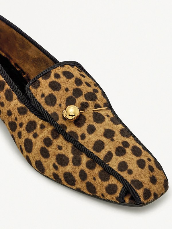 ANIMAL PRINT MUJER TENDENCIA CALZADO MARROQUINERIA BOLSOS CARTERAS PRIMAVERA VERANO 2026 SERMA 158P01209218_d4.jpg El animal print coordina colecciones de calzado femenino