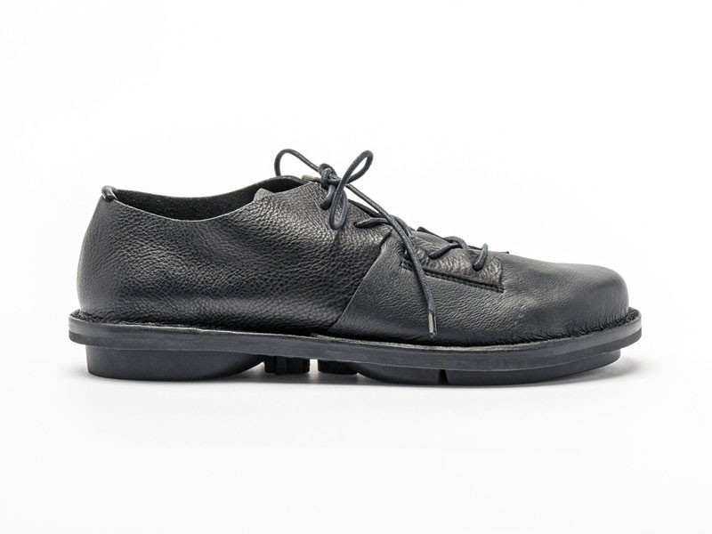 Lace-up casual shoes