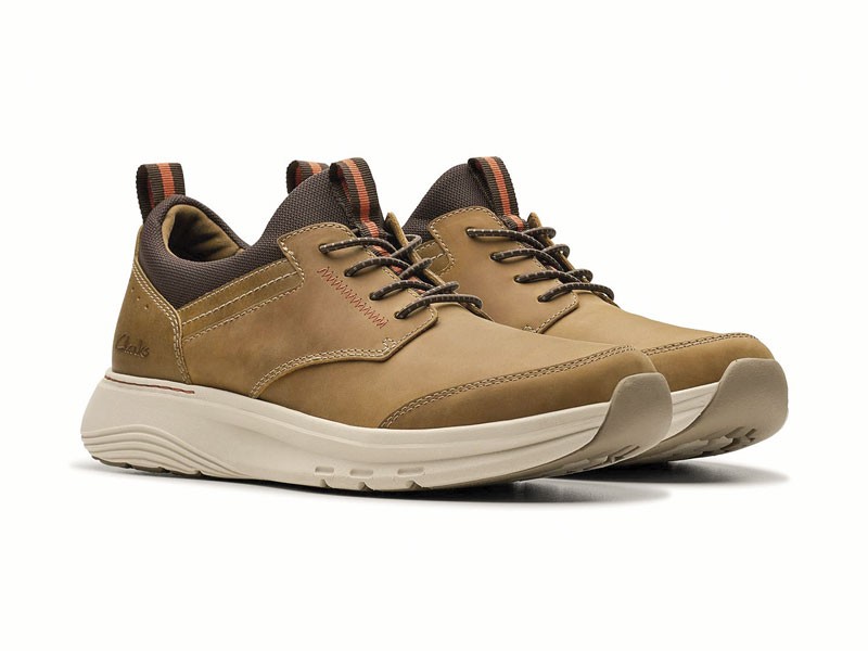 Lace-up casual shoes