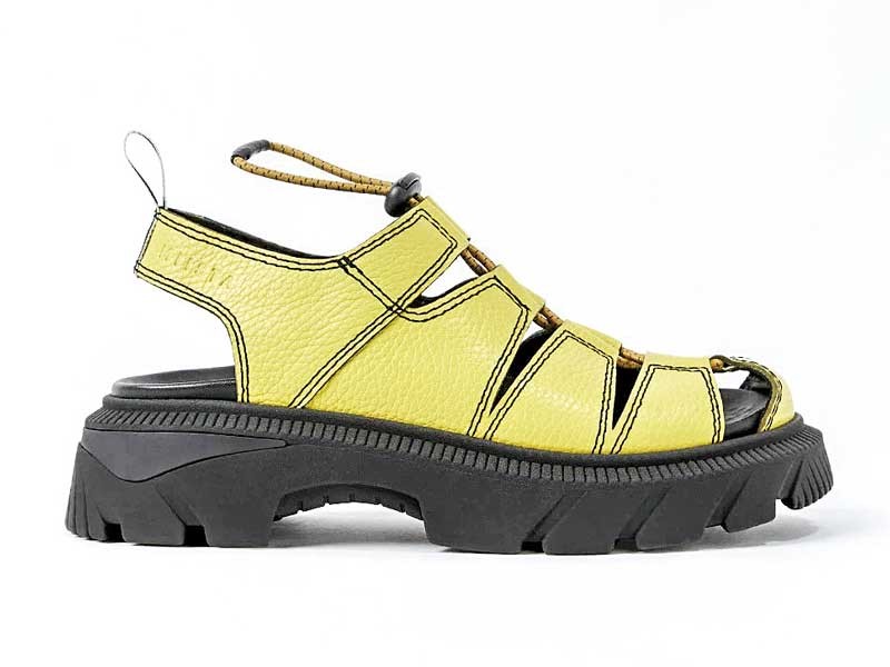 Sandalias bajas:  Destacadas  en la tendencia