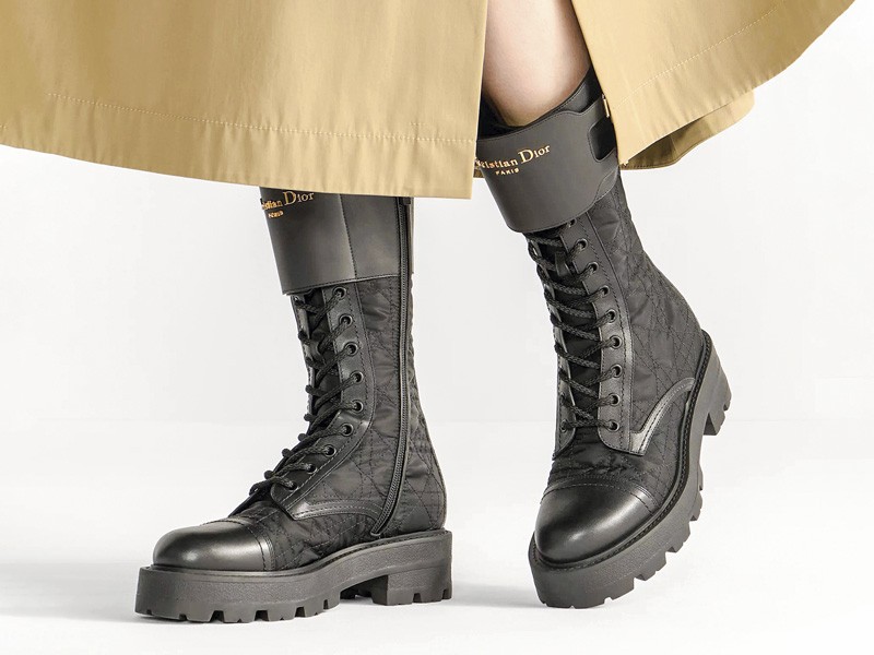 Laced boots with high lacing and utility profiles