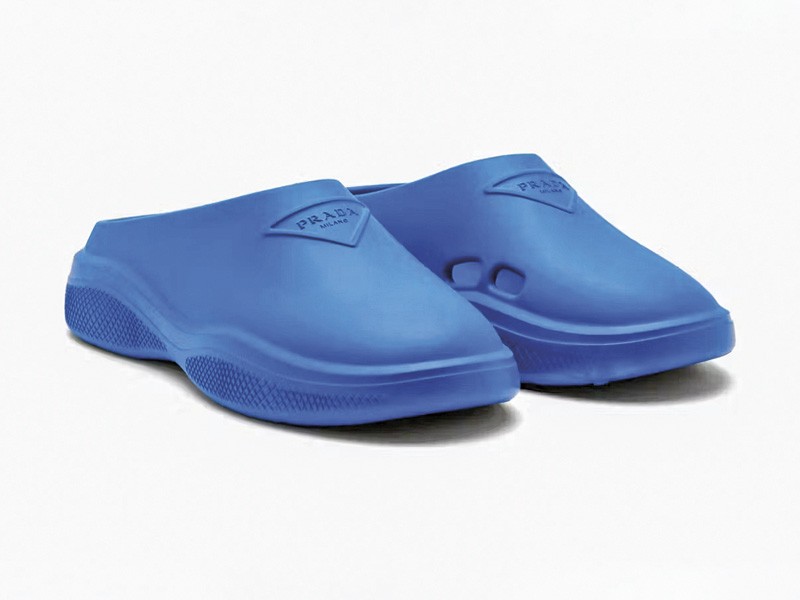 ZUECOS INYECTADOS MUJER CALZADO TENDENCIA PRIMAVERA VERNAO 2026 2027 SERMA1671682703660-prada-foam-rubber-mule-shoes-colorways-price-5.jpg Zuecos inyectados expanden volumen, color y relieve