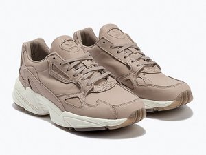 CALZADO-ZAPATO-MUJER-SNEAKERS-CHUNKY-FOOTWEAR-SHOES-WOMAN-SERMA-https3.store.hypebeast.commediai-(25).jpg