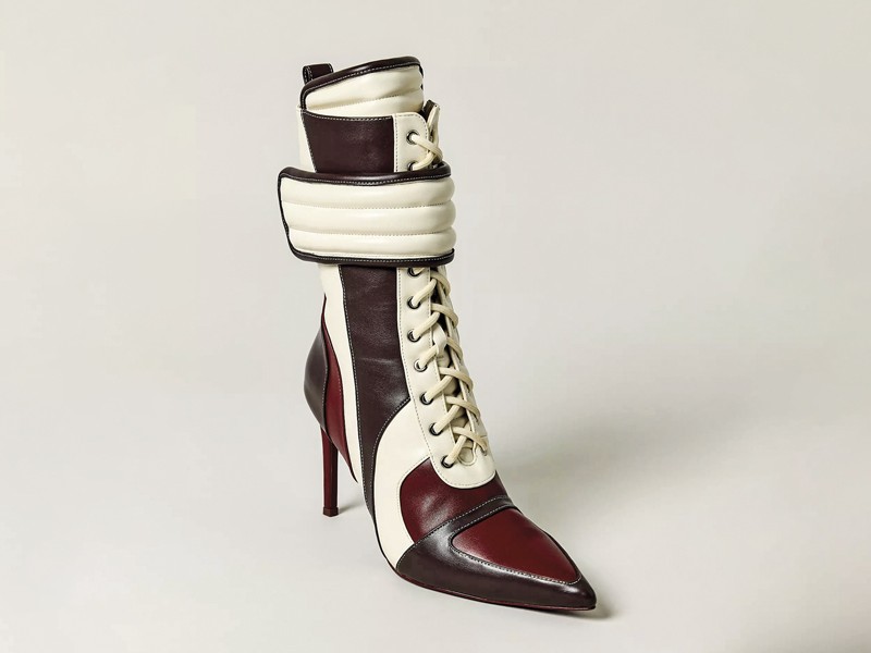 Botas altas acordonadas