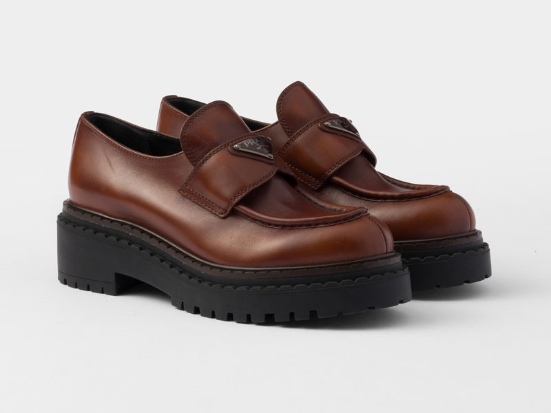 Mocasines voluminosos: El desafío de PRADA para invierno