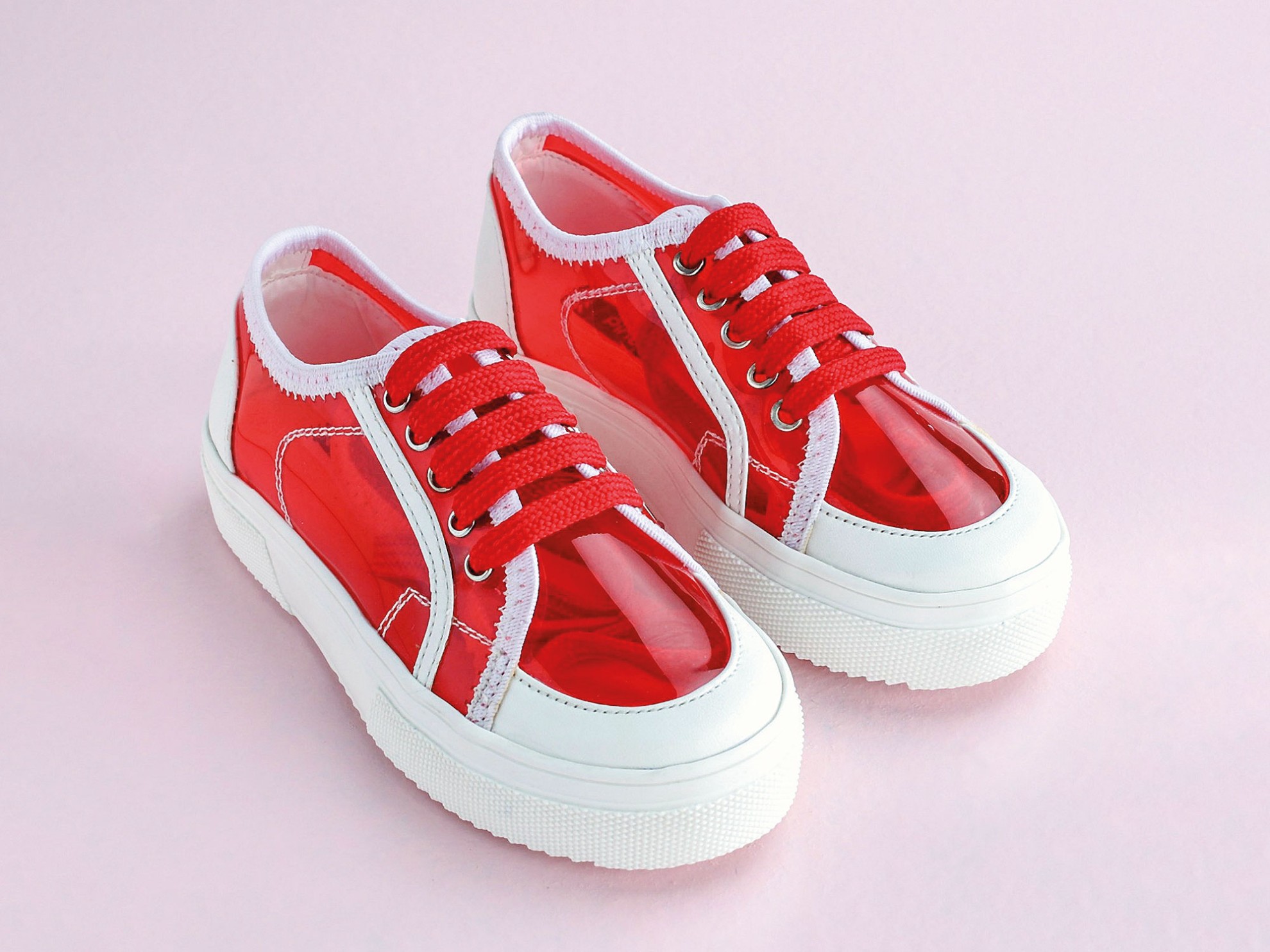 Closed children's shoes: comfortable and fun