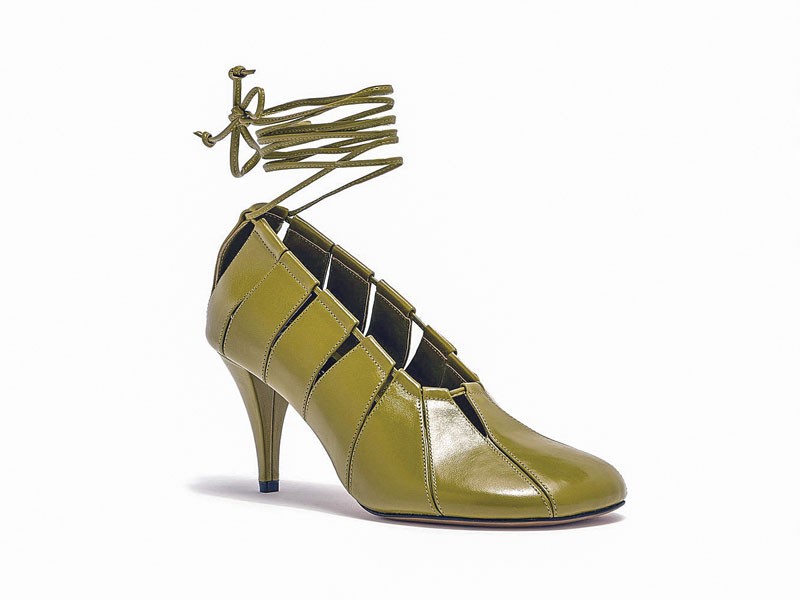Closed high-heeled shoes