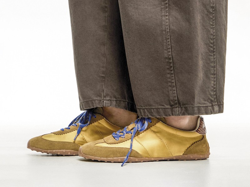 Sneakers: Soft & pop