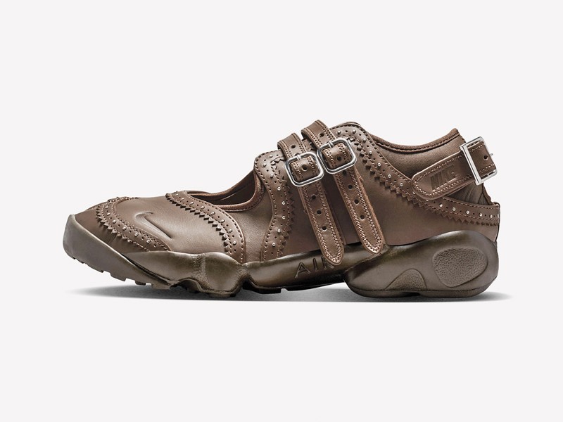 BALLERINAS BALERINAS MARY JANE GUILLERMINAS MUJER TENDENCIA CALZADO MARROQUINERIA BOLSOS CARTERAS PRIMAVERA VERANO 2026 SERMA 158 WMNS-NIKE-AIR-RIFT-(1).jpg Mary Jane ballerinas reshape toplines across the instep