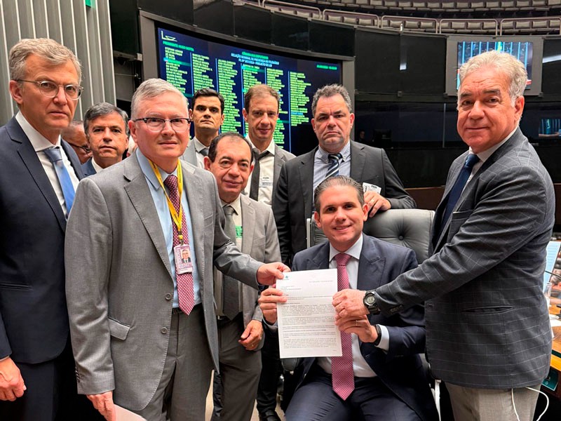 Representantes de la entidad industrial entregaron a autoridades de gobierno un documento con una serie de requerimientos.