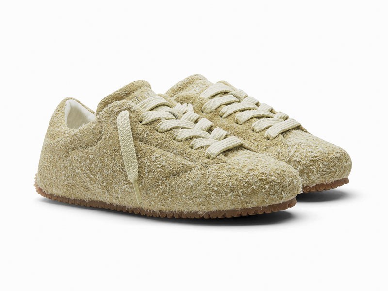 Classic sneakers: retro futsal