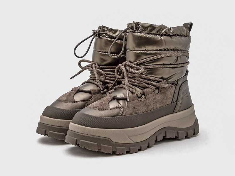 BOTAS BOTINETAS ESQUI NIEVE TENDENCIA CALZADO TEMPORADA OTOÑO INVIERNO 2027 SERMA 159 34e55342a553495b82ca58f7bd6c84bf.jpg Ski Footwear Combines Volume with Visible Warmth Details