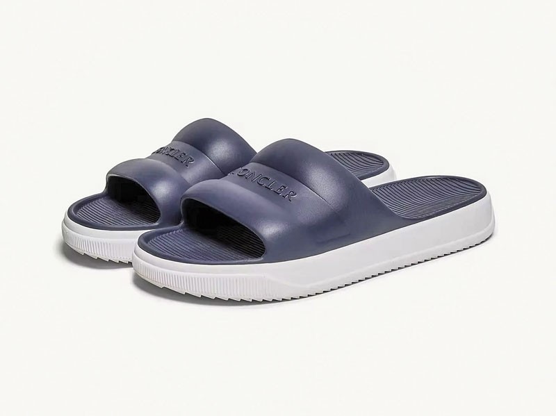 CHANCLAS CONFORT CALZADO HOMBRE TENDENCIA PRIMAVERA VERNAO 2026 2027 SERMA167moncler-altive-slides-men-navy-blue-moncler-2.jpg Chanclas comfort priorizan fajas amplias y bases robustas