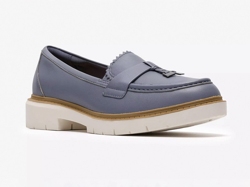 MOCASINES MUJER CALZADO TENDENCIA PRIMAVERA VERNAO 2026 2027 SERMA16726186922_GW_4.jpg Mocasines femeninos suavizan siluetas con azul denim