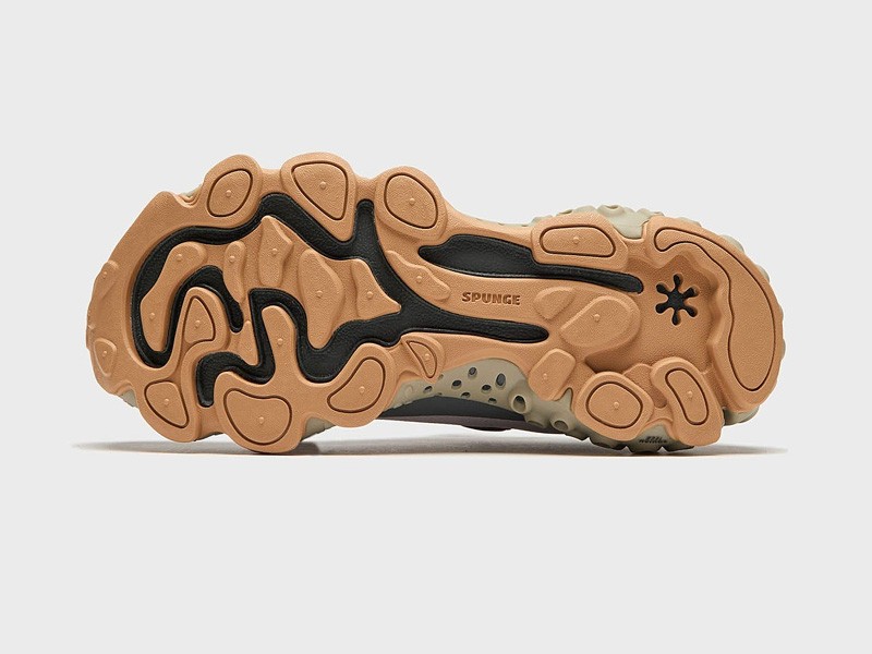 TENDENCIAS SNEAKERS SUELAS SPUNGE TECNOLOGIA CALZADO FOTO-4.jpg Salehe Bembury’s innovative “perforated” soles