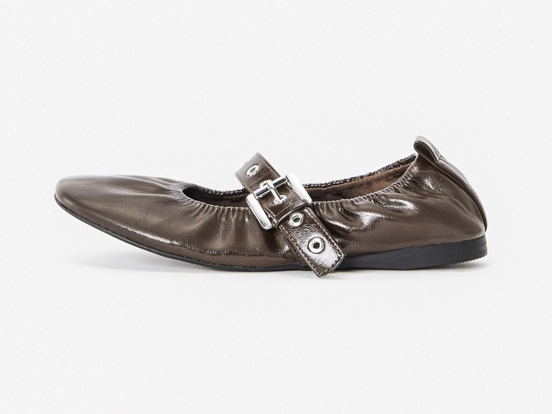 Low shoes with XL hardware on buckles and straps
