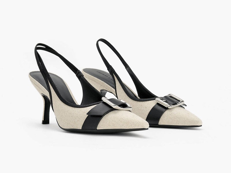 High-heeled sandals: distinction and elegance