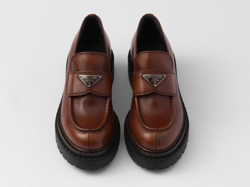 Mocasines voluminosos: El desafío de PRADA para invierno