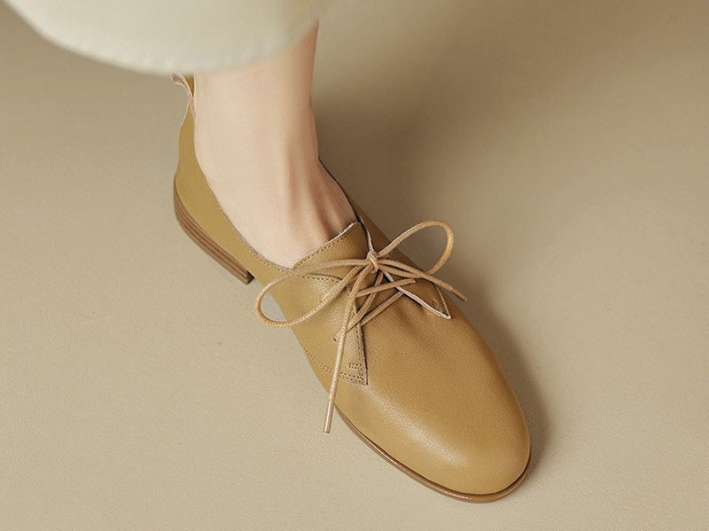 Lace-up shoes