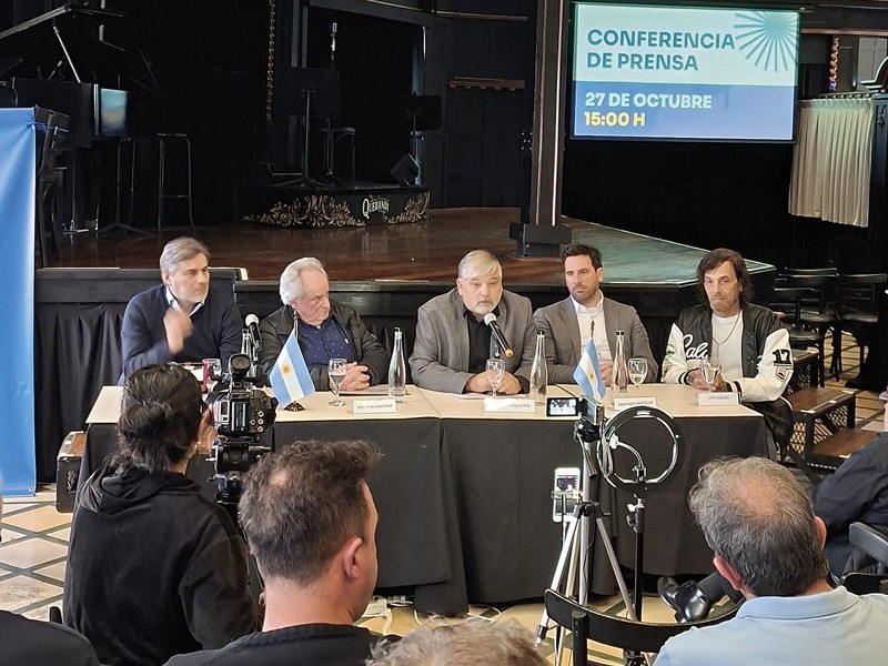 Los máximos dirigentes dieron cifras sobre la fuerte caída de las producciones, el aumento del desempleo y la recesión del consumo. CALZADO: Se declara en emergencia y anuncia movilización nacional