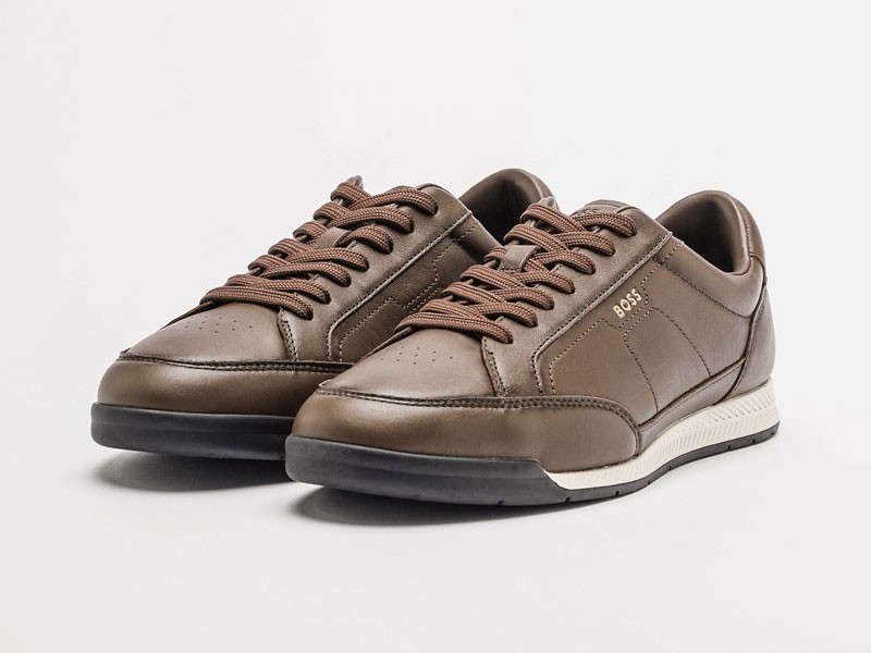 Lace-up casual shoes