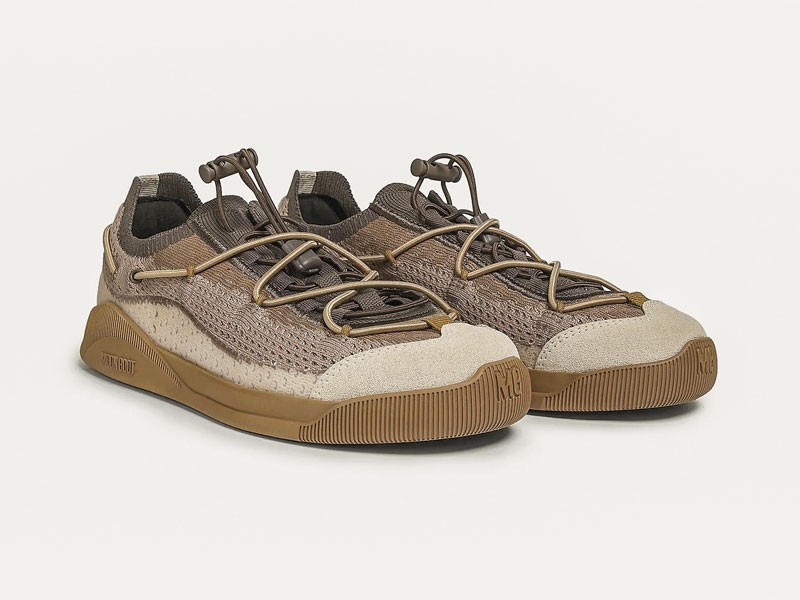 Urban sneakers combine mesh, laces and mixed soles