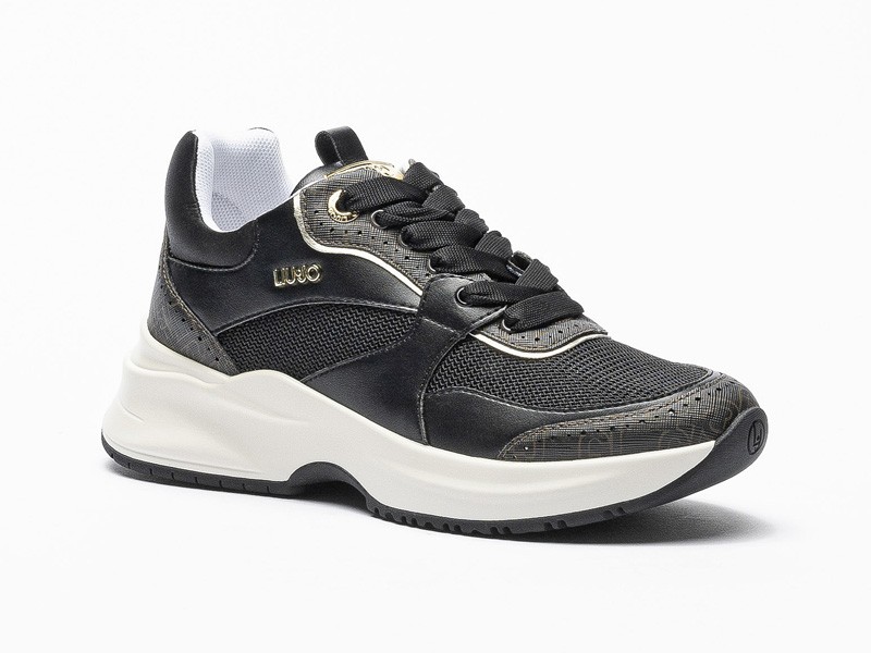 Chunky sneakers