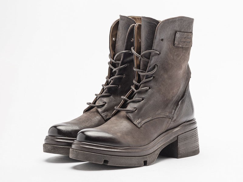 Botas bajas acordonadas