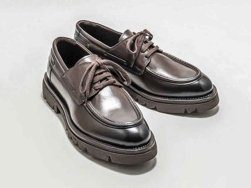 Lace-up dress shoes