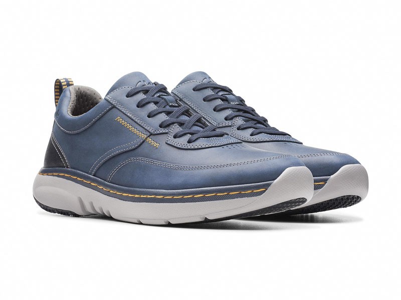 Lace-up casual shoes