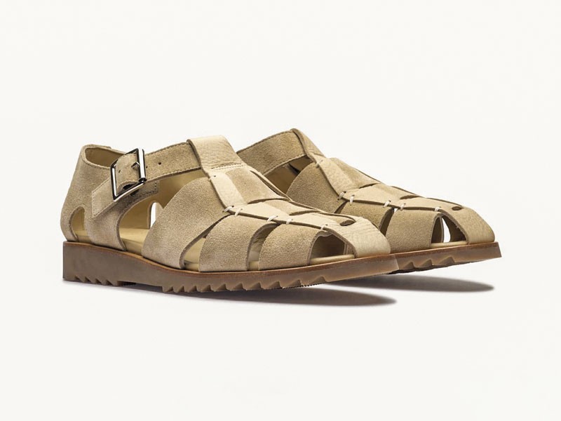 Men’s sandals combine straps, openwork and substantial soles