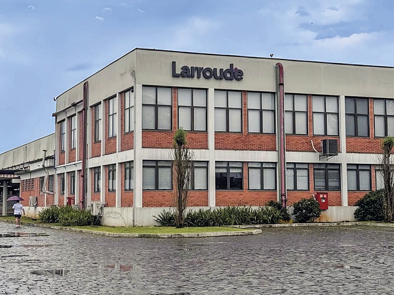 Con la incorporación de 300 nuevos operarios, Larroudé aumenta su fabricación en Brasil.