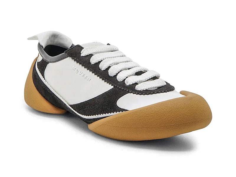 Classic sneakers: casual sport