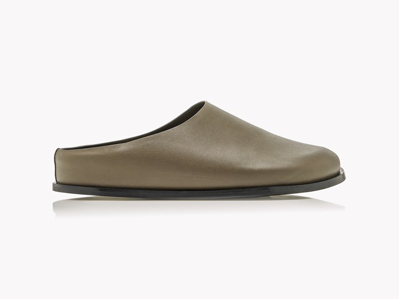 MULES INDOOR MUJER TENDENCIA CALZADO MARROQUINERIA BOLSOS CARTERAS PRIMAVERA VERANO 2026 SERMA 158a-emery-grey-lou-clog.jpg Indoor mules combine closed toes and open heels