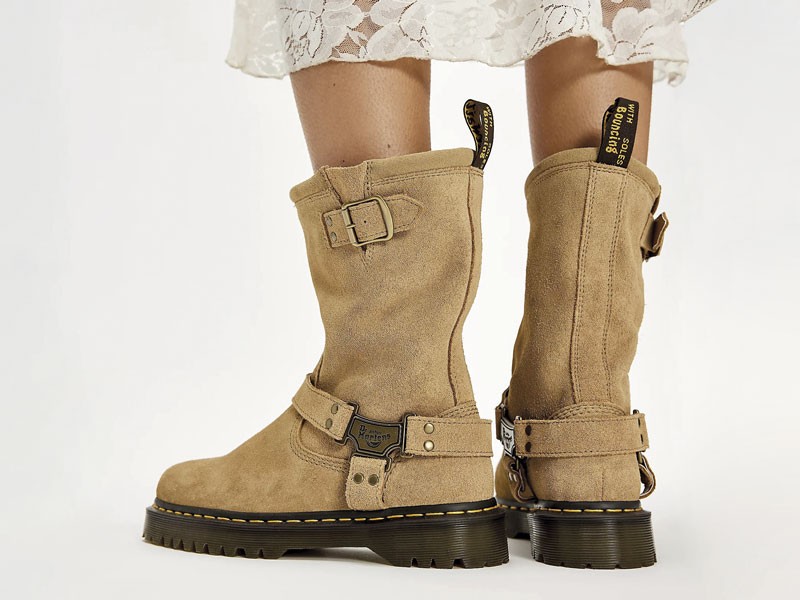 Flat boots: the warmest style