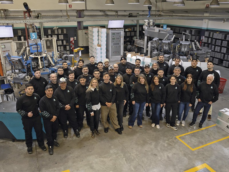 PINHO, a team of people trained to achieve customer satisfaction.