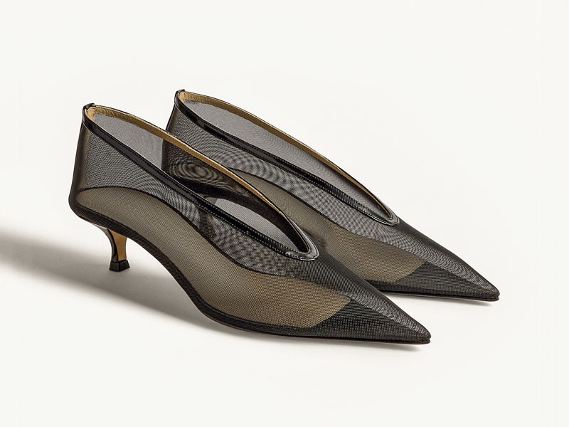 High shoes combine pointed toes, textures and heels